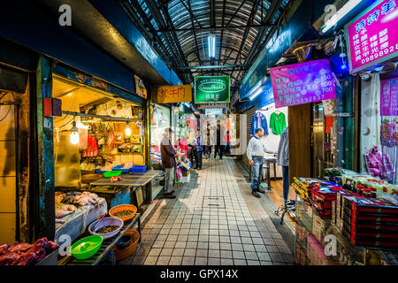 Die Dongsanshui Straßenmarkt in Wanhua District, Taipei, Taiwan. Stockfoto