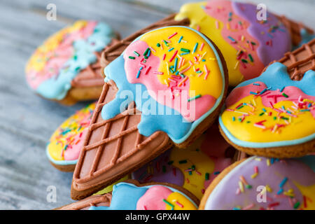 Bunt dekorierten Cookies. Stockfoto