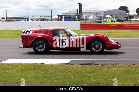 Martin Halusa fahren ein 1961 Ferrari 250 GT SWB während der Qualifikation für die RAC Tourist Trophy für historische Pre 63 GTCars Stockfoto