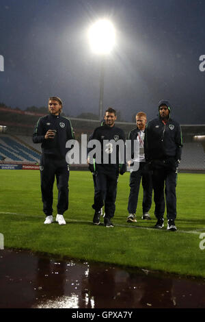 Republik Irland (L - R) Jeff Hendrick, Wes Hoolahan und Darren Randolph vor der 2018 FIFA World Cup Qualifikationsspiel, Gruppe D im Stadium Rajko Mitic, Belgrad. Stockfoto