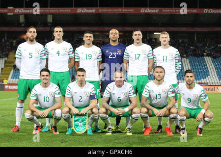 Republik Irland Team Gruppe Irland (oben L - R) Richard Keogh, John O'Shea, Jonathan Walters, Darren Randolph, Stephen Ward und James McClean. (Unten (L - R) Robbie Brady, Seamus Coleman, Glenn Whelen, Jeff Hendrick und Shane Long während der 2018 FIFA World Cup Qualifikationsspiel, Gruppe D im Stadium Rajko Mitic, Belgrad. Stockfoto