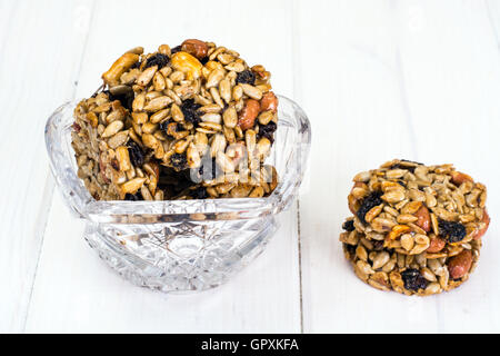 Kozinaki Cookies mit Rosinen, Sonnenblumenkerne, Erdnüsse und Hone Stockfoto