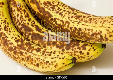 Nahaufnahme von überreife Bananen (braune Flecken) Stockfoto