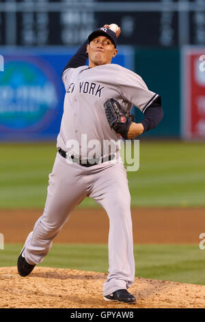 Mai 31, 2011; Oakland, Ca, USA; New York Yankees Kruges Freddy Garcia (36) Plätze gegen die Oakland Athletics im vierten Inning in Oakland-Alameda County Coliseum. New York besiegte Oakland 10-3. Stockfoto