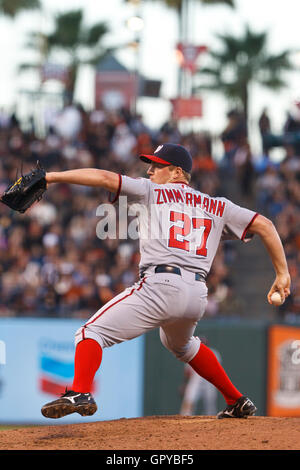 7. Juni 2011; San Francisco, CA, USA;  Washington Nationals ab Krug Jordan Zimmermann (27) Stellplätze gegen die San Francisco Giants während der dritten Inning im AT&T Park. Stockfoto