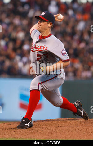 Juni 7, 2011; San Francisco, Ca, USA; Washington Angehörigen des Kruges Jordanien Zimmermann (27) Plätze gegen die San Francisco Giants im dritten Inning bei AT&T Park. Stockfoto