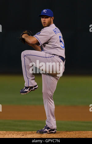 Juni 14, 2011; Oakland, Ca, USA; Kansas City Royals relief Pitcher greg Holland (56) Plätze gegen die Oakland Athletics im siebten Inning in Oakland-Alameda County Coliseum. Kansas City Oakland 7-4 besiegt. Stockfoto