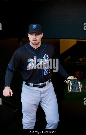 Juli 8, 2011; San Francisco, Ca, USA; New York Mets erste Basisspieler daniel Murphy (28.) Der einbaum tritt vor dem Spiel gegen die San Francisco Giants bei AT&T Park. New York San Francisco 5-2 besiegt. Stockfoto