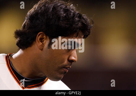 Juli 18, 2011; San Francisco, Ca, USA; San Francisco Giants Catcher hector Sanchez (29.) steht im Dugout gegen die Los Angeles Dodgers während des achten Inning bei AT&T Park. San Francisco Los Angeles 5-0 besiegte. Stockfoto
