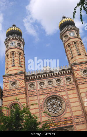 Fassade der großen Synagoge, Budapest, Ungarn Stockfoto