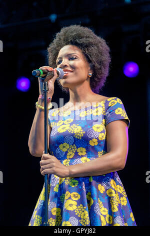 Lura Durchführung der WOMAD Festival, Charlton Park, Malmesbury, Wiltshire, England, 31. Juli 2016 Stockfoto