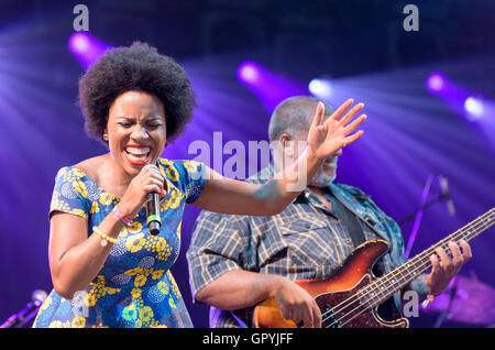 Lura Durchführung der WOMAD Festival, Charlton Park, Malmesbury, Wiltshire, England, 31. Juli 2016 Stockfoto