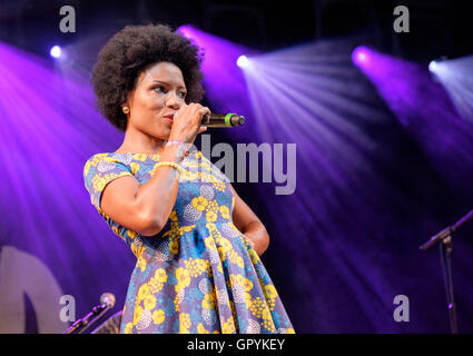 Lura Durchführung der WOMAD Festival, Charlton Park, Malmesbury, Wiltshire, England, 31. Juli 2016 Stockfoto