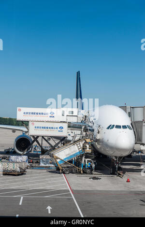 Der Airbus A380 von Singapore Airlines kam am internationalen Flughafen von Peking Stockfoto