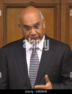 Labour MP Keith Vaz spricht im House Of Commons, London. Stockfoto