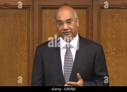 Labour MP Keith Vaz spricht im House Of Commons, London. Stockfoto