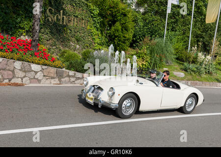 Schenna, Italien - 8. Juli 2016: MG A Scena Straße in Richtung Schenna Dorf Stockfoto