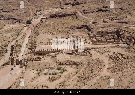 Vogelperspektive von der großen Tempel und gewölbte Tor in antiken Stadt Petra, Jordanien Stockfoto