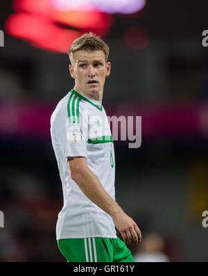 Prag, Tschechische Republik. 04. September 2016. Steven Davis (Northern Ireland) während der WM-European Qualifying-Fußballspiel zwischen der Tschechischen Republik und Nordirland in Prag, Tschechische Republik, 4. September 2016. Foto: Thomas Eisenhuth/Dpa - NO-Draht-SERVICE-/ Dpa/Alamy Live News Stockfoto