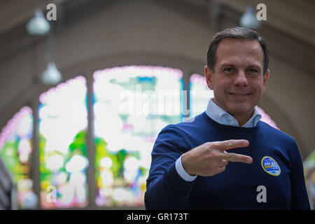 Sao Paulo, Brasilien. 5. Sep, 2016. Die Kandidaten für das Bürgermeisteramt von São Paulo PSDB John Doria bei einem Besuch in der Markthalle in der Cantareira Street, 306, Centro, São Paulo (SP) am Montag (05). (Foto: Jales Valquer/Fotoarena) Stockfoto