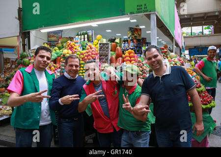 Sao Paulo, Brasilien. 5. Sep, 2016. Die Kandidaten für das Bürgermeisteramt von São Paulo PSDB John Doria bei einem Besuch in der Markthalle in der Cantareira Street, 306, Centro, São Paulo (SP) am Montag (05). (Foto: Jales Valquer/Fotoarena) Stockfoto