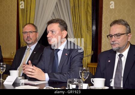 London, UK. 5. September 2016. Das Treffen in London für bilaterale Gespräche über die Sicherheit der polnischen Gemeinde mit ihren britischen Kollegen Boris Johnson und Amber Rudd. Bildnachweis: Marcin Libera/Alamy Live-Nachrichten Stockfoto