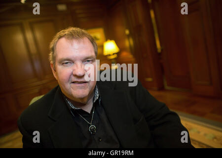 Berlin, Deutschland. 31. August 2016. Musiker Meat Loaf posiert in einem Anzug eines Hotels in Berlin, Deutschland, 31. August 2016. Foto: KLAUS-DIETMAR GABBERT/Dpa/Alamy Live News Stockfoto