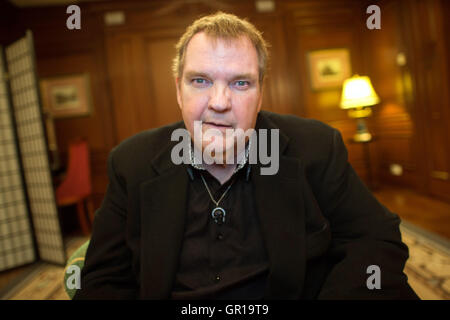 Berlin, Deutschland. 31. August 2016. Musiker Meat Loaf posiert in einem Anzug eines Hotels in Berlin, Deutschland, 31. August 2016. Foto: KLAUS-DIETMAR GABBERT/Dpa/Alamy Live News Stockfoto