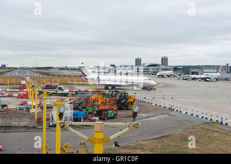 London England. 6. Septermber 2016. Alle Flüge in und aus London City Airport wurden unterbrochen, nachdem Demonstranten über ein Dock schwammen, die Start-und Landebahn Credit zu erreichen: Michael Tubi/Alamy Live News Stockfoto