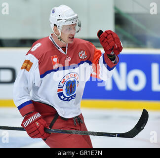 Mlada Boleslav, Tschechien. 06. Sep, 2016. Spieler von Junost Minsk Valeri Vasilev feiert zweiten Ziel während des Spiels BK Mlada Boleslav Vs (Junost) Junost Minsk Ice Hockey Champions League Spiel, Gruppe L in Mlada Boleslav, Tschechien, 6. September 2016. © Radek Petrasek/CTK Foto/Alamy Live-Nachrichten Stockfoto