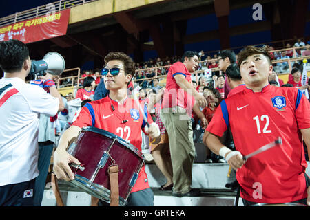 Seremban, Malaysia. 6. September 2016. Hunderte von koreanischen Fans jubeln für Korea Team Tuanku Abdul Rahman Stadium, Seremban, Malaysia am 6. September 2016. Bildnachweis: Chris JUNG/Alamy Live-Nachrichten Stockfoto