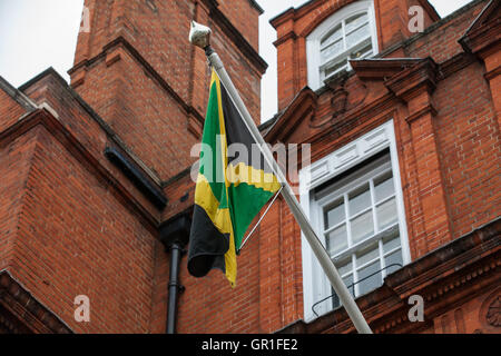 London, UK. 6. September 2016. Die Flagge von Jamaika außerhalb der jamaikanischen Hochkommissariat in London. Bildnachweis: Mark Kerrison/Alamy Live-Nachrichten Stockfoto