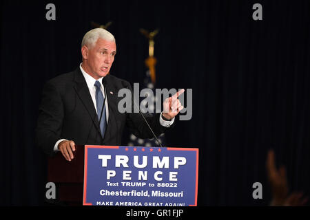 Chesterfield, MO, USA – 6. September 2016: Republikanische Vize-Präsidentschaftskandidatin spricht Indiana Gouverneur Mike Pence Anhängern zu einer Kundgebung in Chesterfield, Missouri. Bildnachweis: Gino's Premium Bilder/Alamy Live-Nachrichten Stockfoto