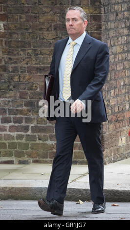 London, UK. 6. September 2016. Internationaler Handel Sekretär Liam Fox kommt in der Downing Street für die wöchentlichen Kabinettssitzung nach der parlamentarischen Sommerpause. Bildnachweis: Paul Davey/Alamy Live-Nachrichten Stockfoto