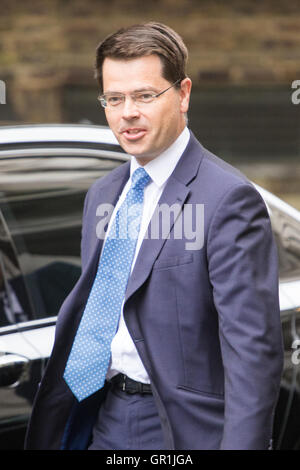 London, UK. 6. September 2016. Nordirland Sekretärin James Brokenshire kommt in der Downing Street für die wöchentlichen Kabinettssitzung nach der parlamentarischen Sommerpause. Bildnachweis: Paul Davey/Alamy Live-Nachrichten Stockfoto