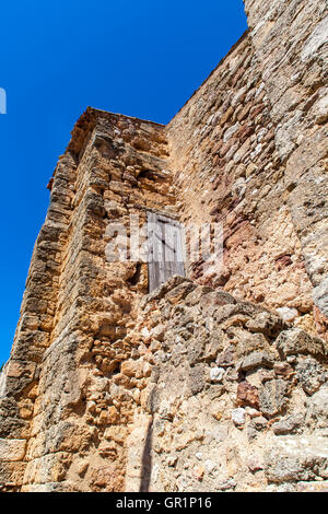 Detail der Eglise Saint-Baudile bei Montouliers in Frankreich Stockfoto