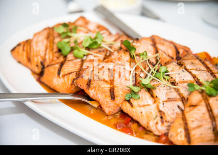 Gebackener Lachs Filets Stockfoto