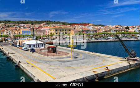Promenade und Hafen in Carloforte, Sardinien, Italien Stockfoto