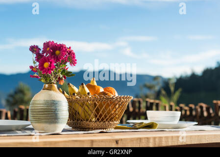 Frühstück in der Kolukkumalai Tea Estate, Tamil Nadu, Indien Stockfoto