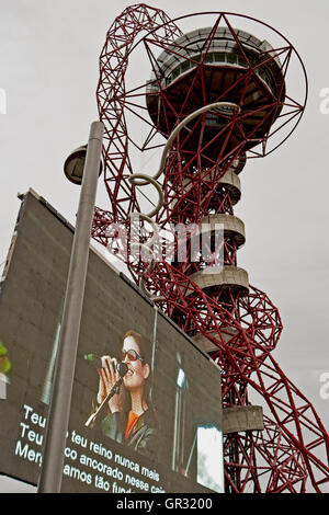Brasilianische Sängerin Monica Vasconcelos auf Videoleinwand beim Liberty Festival auf der Queen Elizabeth Olympic Park. Stockfoto