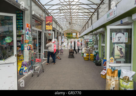 Kleines Einkaufszentrum Förderung ihrer Produkte Selenogradsk, ex-Cranz, Gebiet Kaliningrad, Russland, Stockfoto