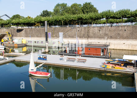 Hausboot, Demonstrationsmodell in der Marina im Medienhafen in Düsseldorf, der Rhein, die Firma Cruising Home, Stockfoto
