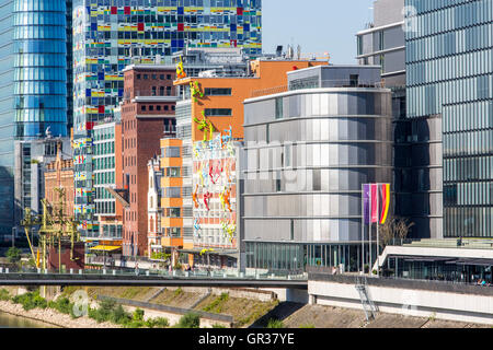 Der Medien Hafen, Düsseldorf, Deutschland, Binnenhafen Rhein, moderne Architektur in einem alten Hafen Stockfoto