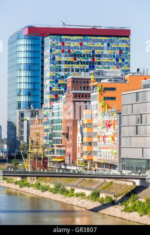 Der Medien Hafen, Düsseldorf, Deutschland, Binnenhafen Rhein, moderne Architektur in einem alten Hafen Stockfoto