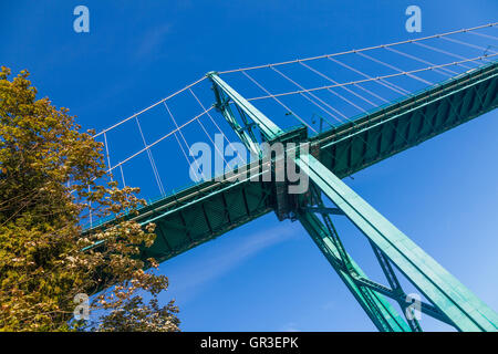 Abstraktes Bild der Lions Gate Hängebrücke in Vancouver, Kanada Stockfoto