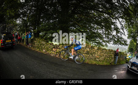 Tony Martin, Etixx-Quick-Step, Klettern den Kampf auf der zweiten Etappe der Tour of Britain 2016 Radrennen. Stockfoto