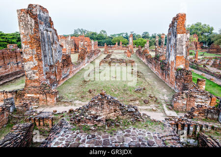 Ruinen und antike Architektur Pagode Wat Phra Si Sanphet alte Tempel berühmten Sehenswürdigkeiten in Phra Nakhon Si Ayutthaya Historica Stockfoto