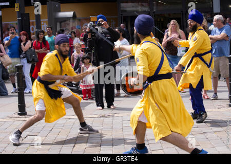 Vaisakhi, Sikh Parade in Doncaster (Großbritannien) - Marschall Kunstschau in der Stadtmitte Stockfoto