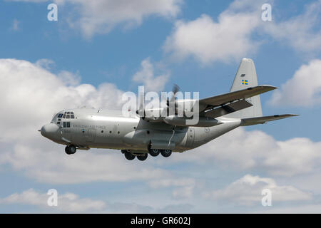 Schwedische Luftwaffe Lockheed C - 130H Hercules Transportflugzeuge an der Royal International Air Tattoo (RIAT) an RAF Fairford Stockfoto