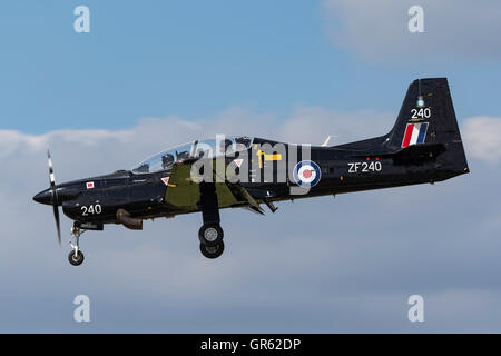 Royal Air Force (RAF) Tucano Flugzeug anreisen am Royal International Air Tattoo (RIAT) an RAF Fairford in Gloucestershire. Stockfoto